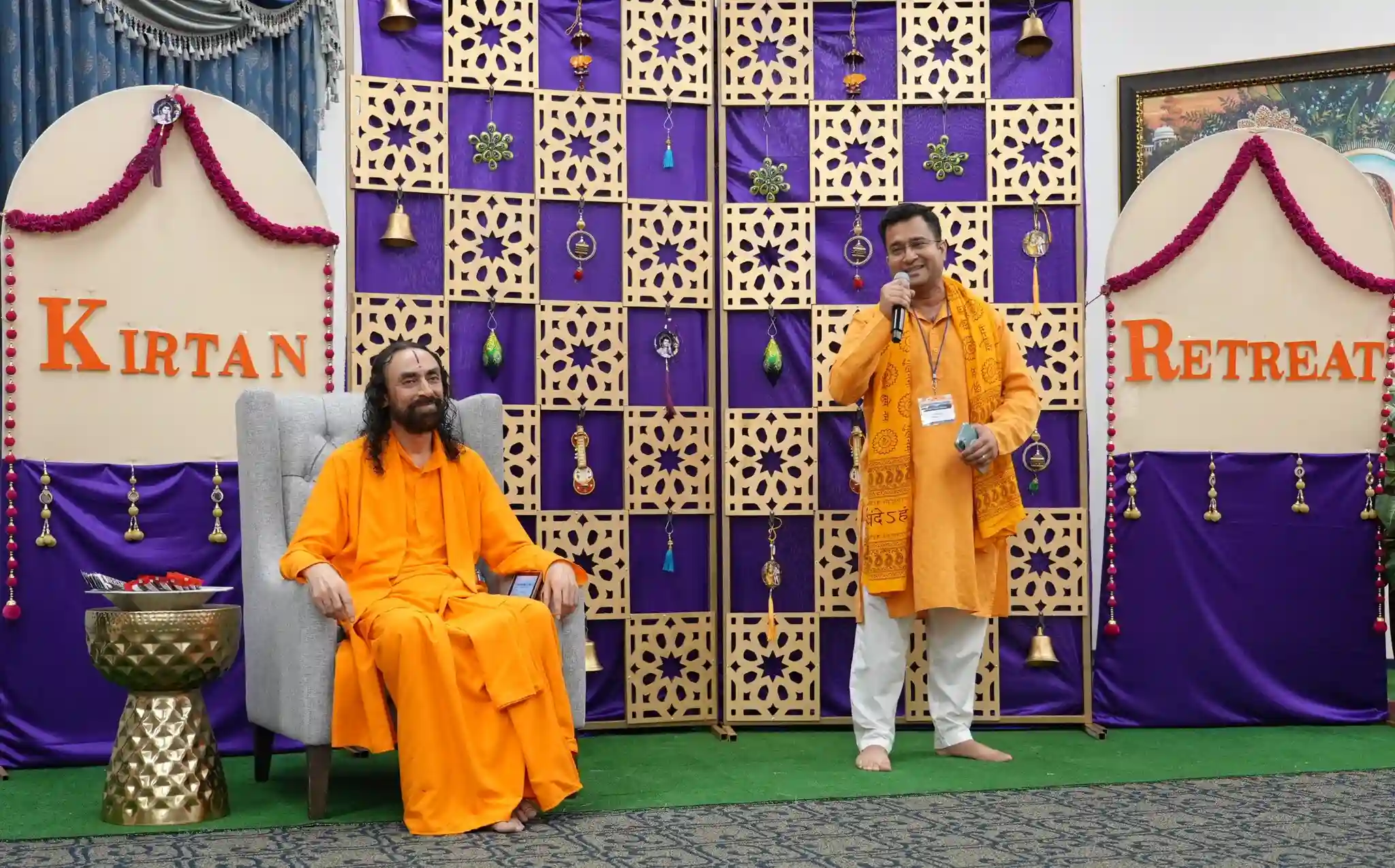 A joyful moment of satsang and spiritual learning during the Bhakti Kirtan Retreat.