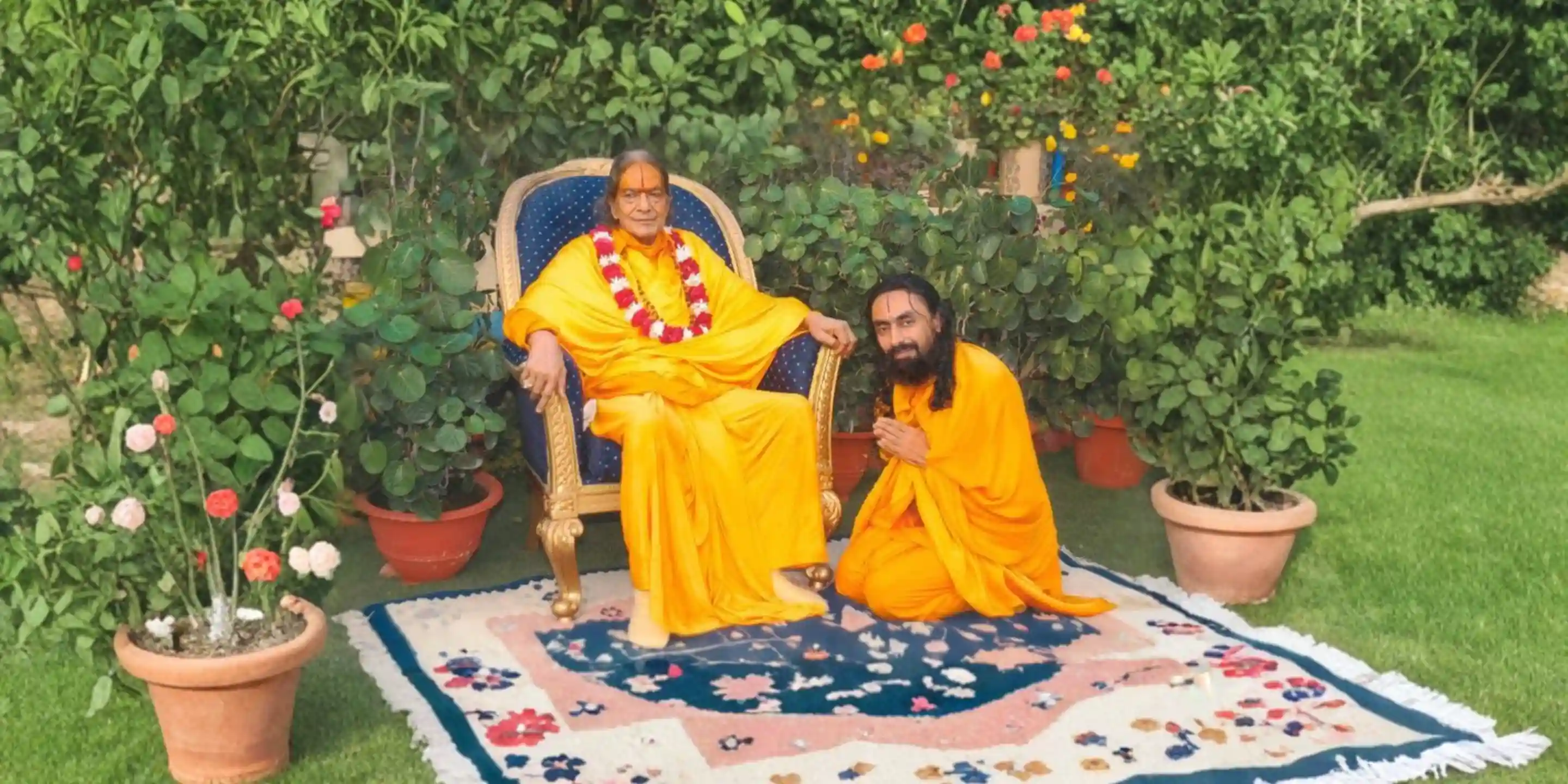 Swami Mukundananda with HIS Spiritual Master Jagadguru Shree Kripaluji Maharaj