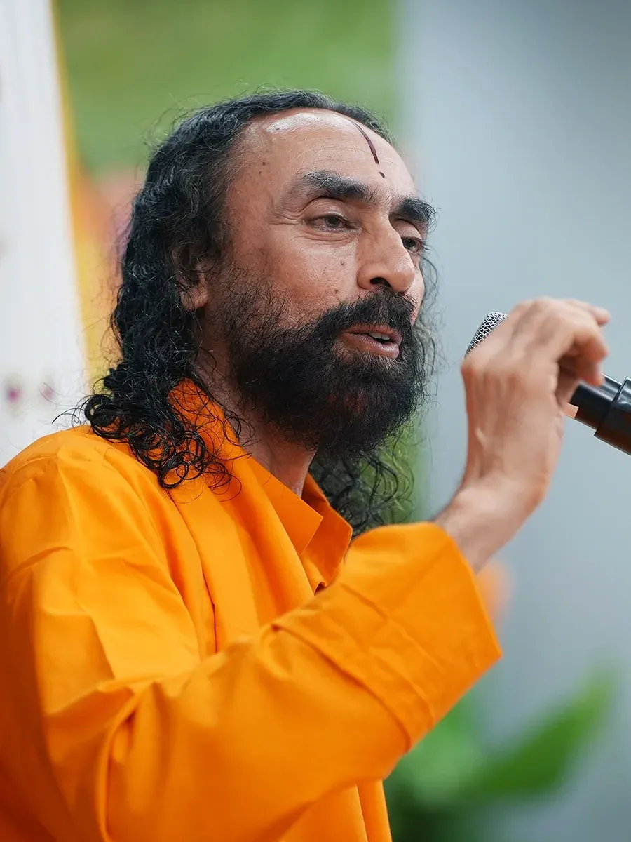 One of the retreat’s most cherished features was the opportunity to receive wisdom directly from Swami Mukundananda.