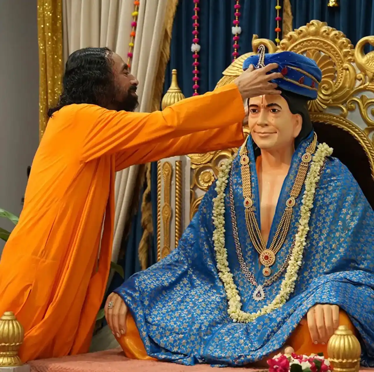 Swami Mukundananda lovingly adorns Jagadguru Shri Kripalu Ji Maharaj