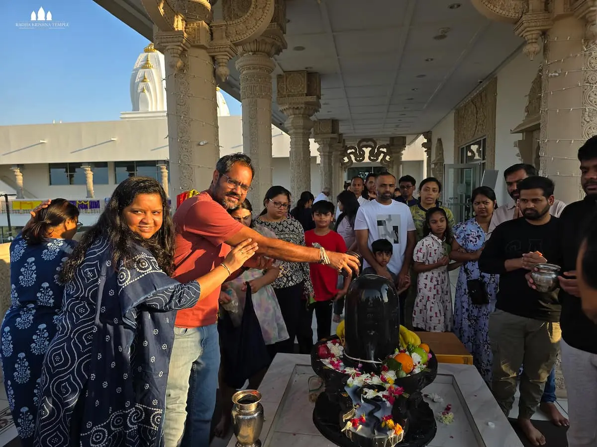 Devotees perform Shiv Abhishek at the Radha Krishna Temple of Dallas